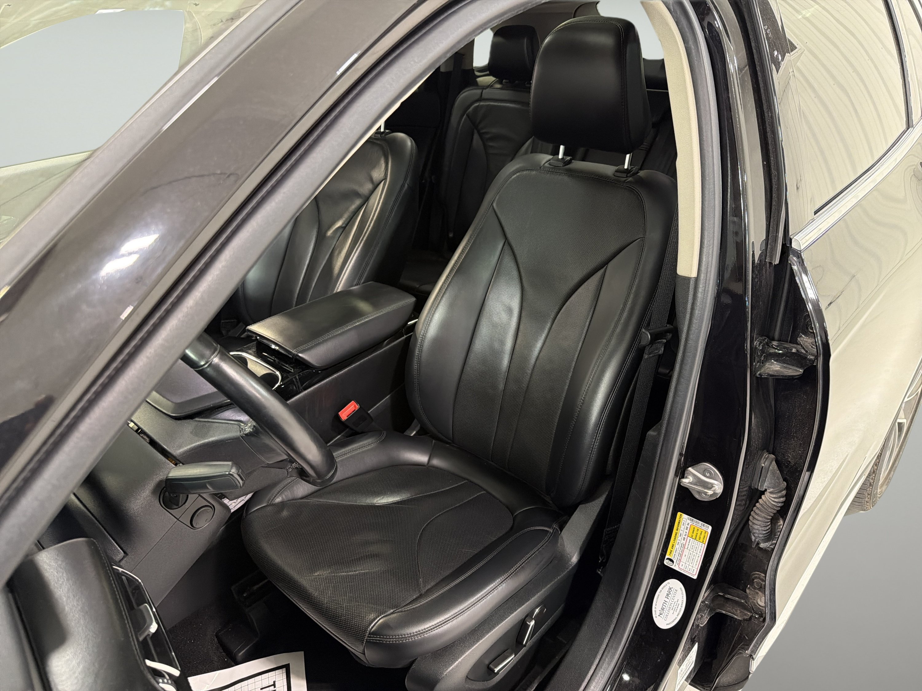 Used 2022 Lincoln Nautilus Reserve w/ Cargo Utility Package FWD image 10