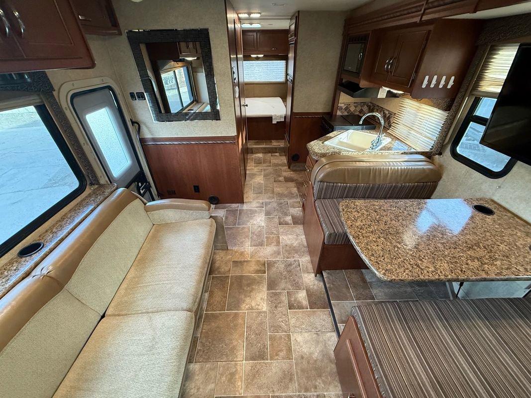 Used 2015 Ford E-450 and Econoline 450 Super Duty w/ Motorhome Prep Package image 18