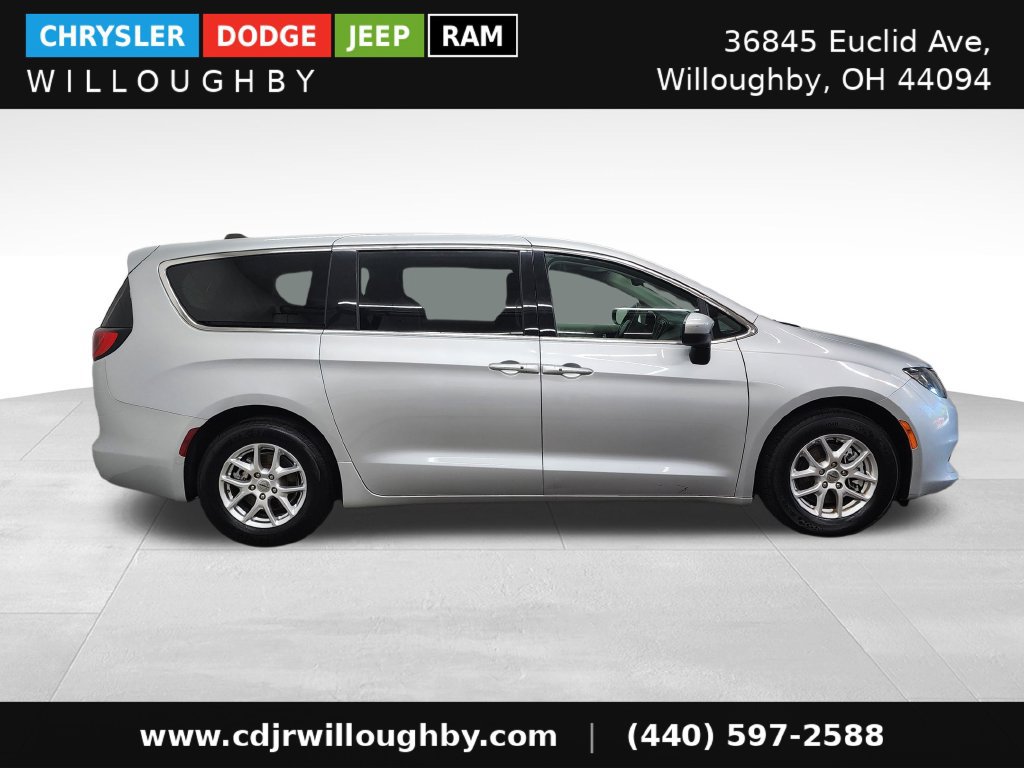 Used 2023 Chrysler Voyager LX FWD image 4