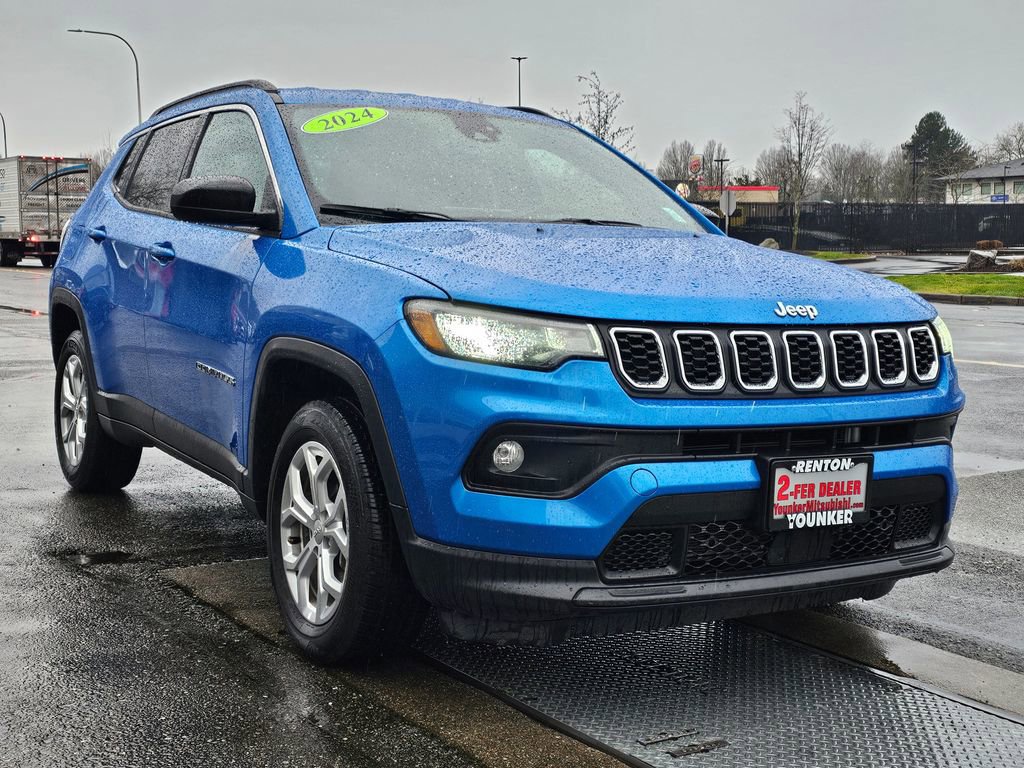 Used 2024 Jeep Compass Latitude AWD/4WD image 3