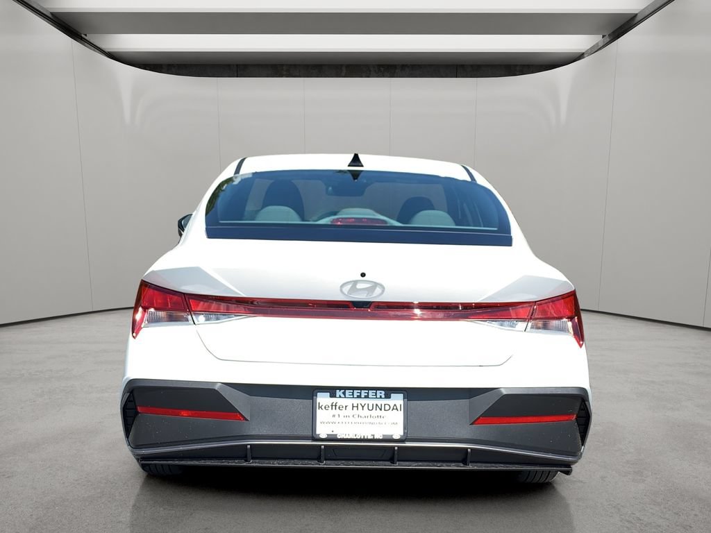 Certified 2026 Hyundai Elantra SE FWD image 4