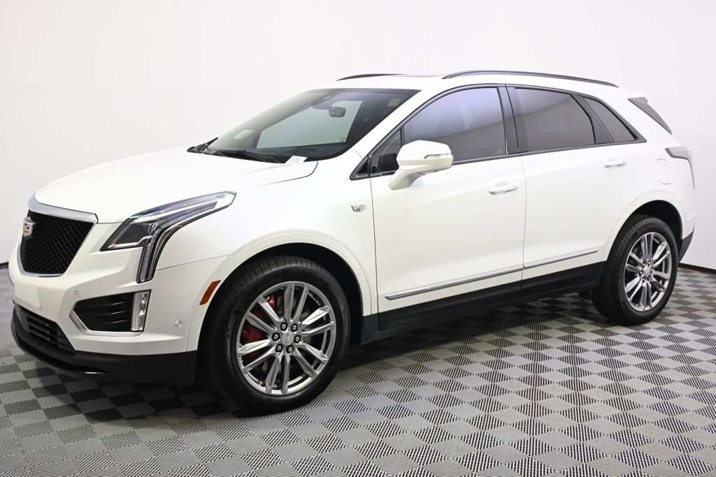 Certified 2025 Cadillac XT5 Sportv w/ Technology Package AWD/4WD image 2