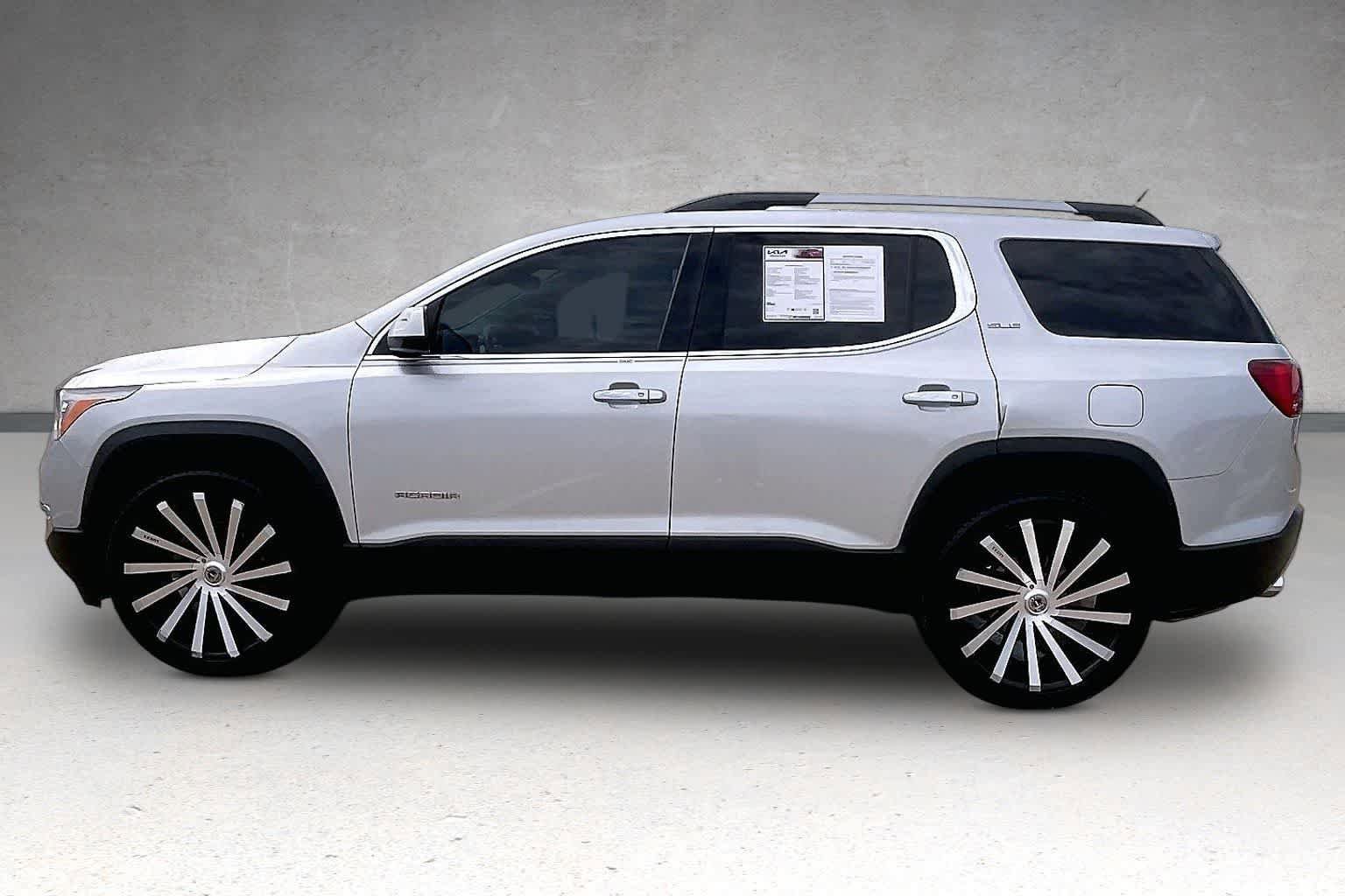 Used 2018 GMC Acadia SLE FWD image 3