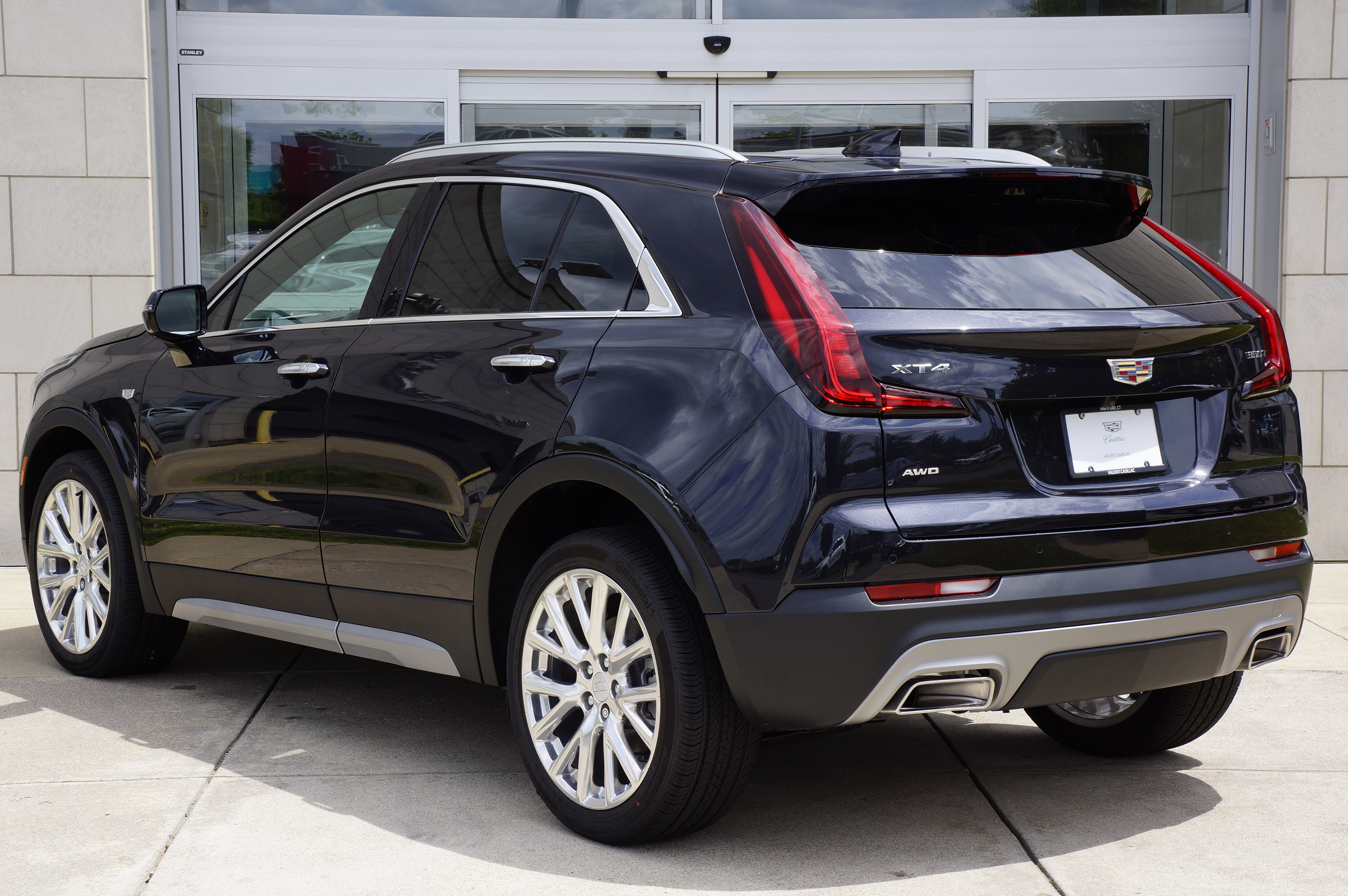 Used 2022 Cadillac XT4 Premium Luxury w/ Technology Package image 9