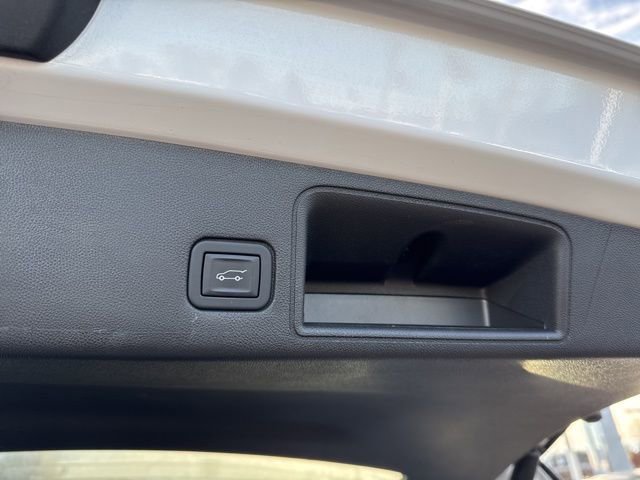 Used 2023 GMC Terrain SLE w/ Driver Convenience Package image 22