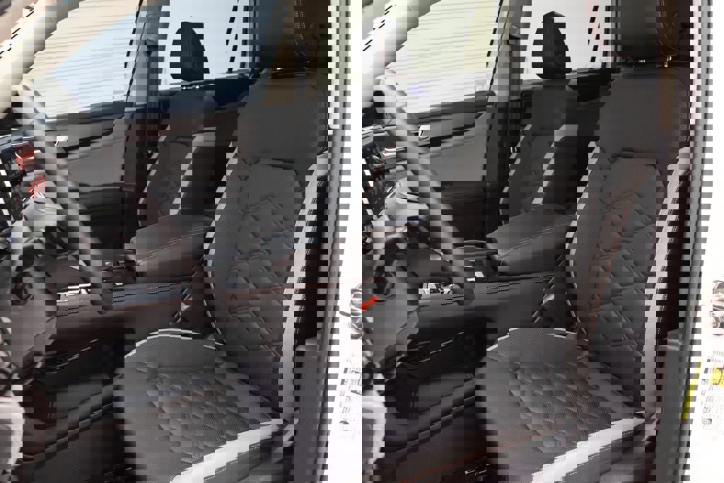 Used 2025 Volkswagen Atlas Peak Edition SE image 18