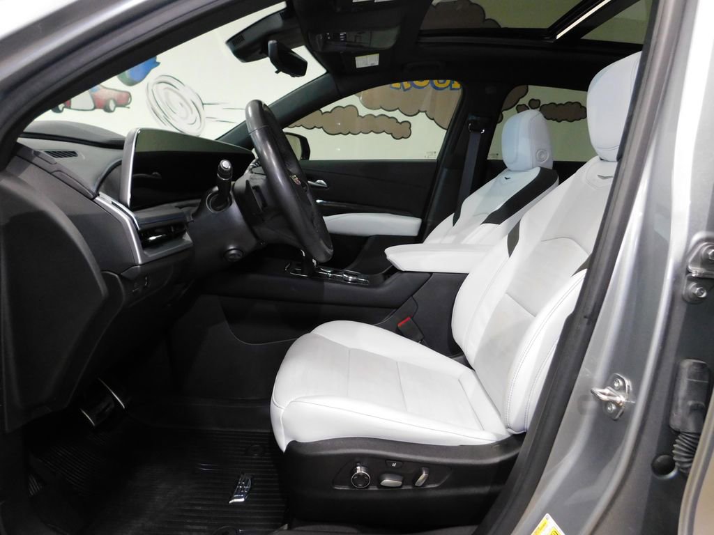 Used 2024 Cadillac XT4 Sport image 29