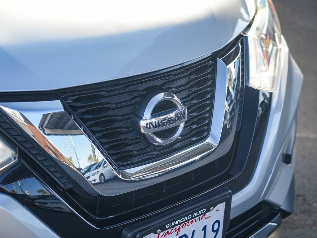 Used 2017 Nissan Rogue SV FWD image 3