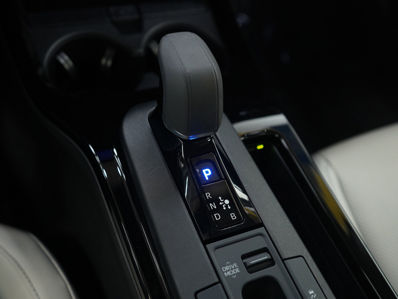 Used 2025 Toyota Prius XLE image 24