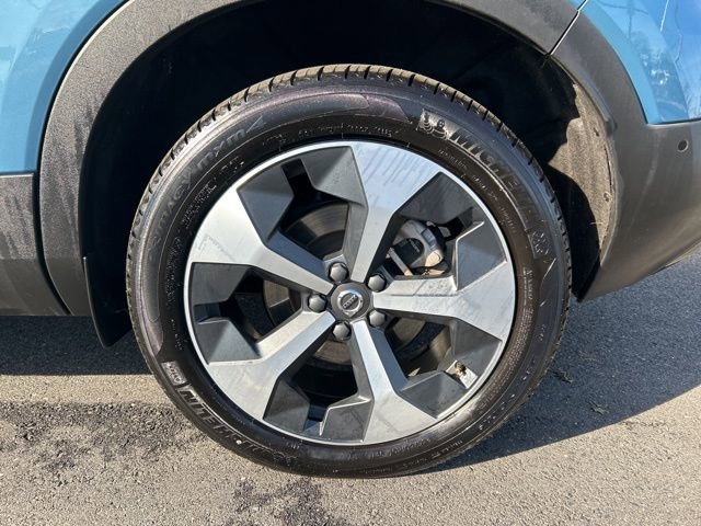 Certified 2025 Volvo XC40 B5 Plus image 9
