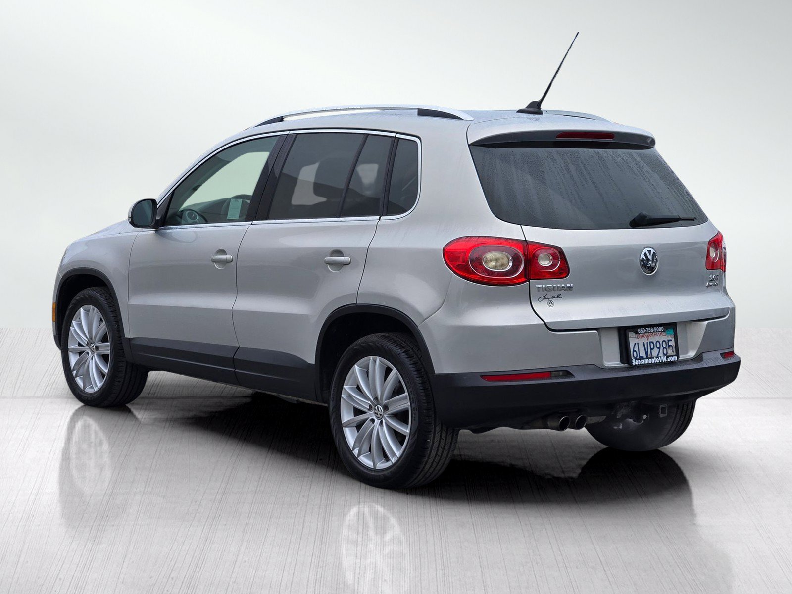 Used 2009 Volkswagen Tiguan SE AWD/4WD image 6