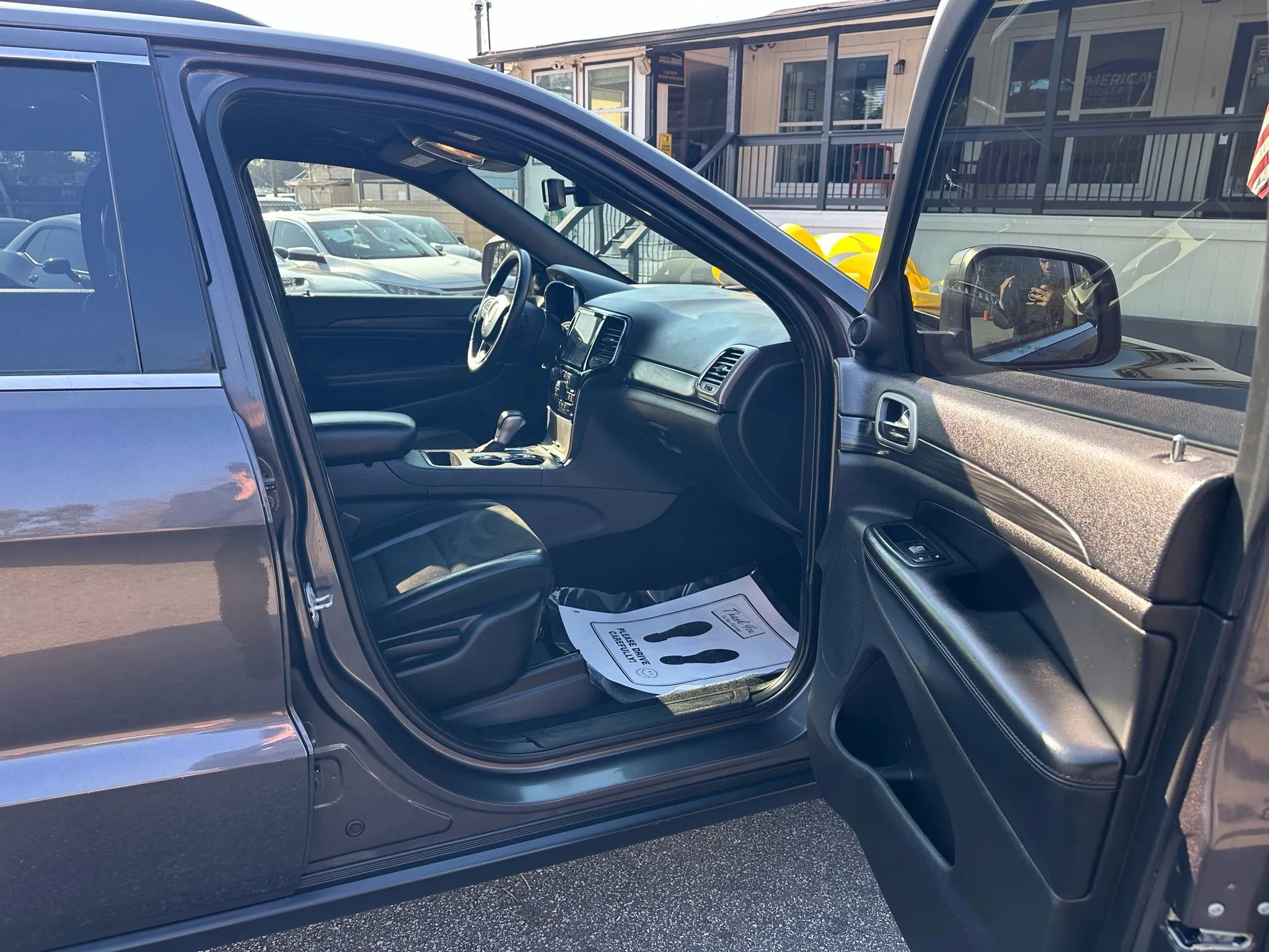 Used 2019 Jeep Grand Cherokee Laredo w/ Laredo X Package image 11