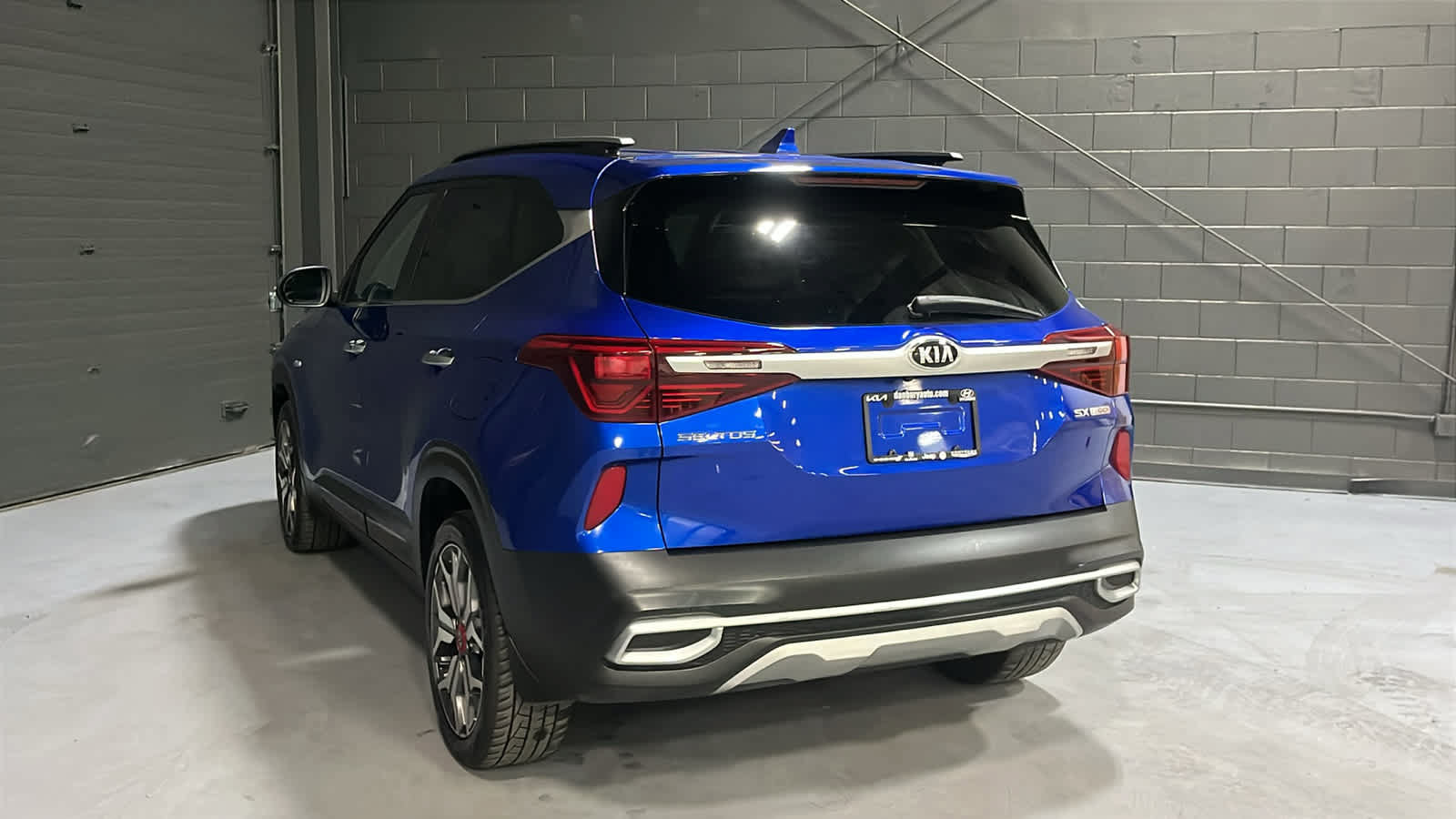 Used 2021 Kia Seltos SX w/ SX Sunroof Package AWD/4WD image 6
