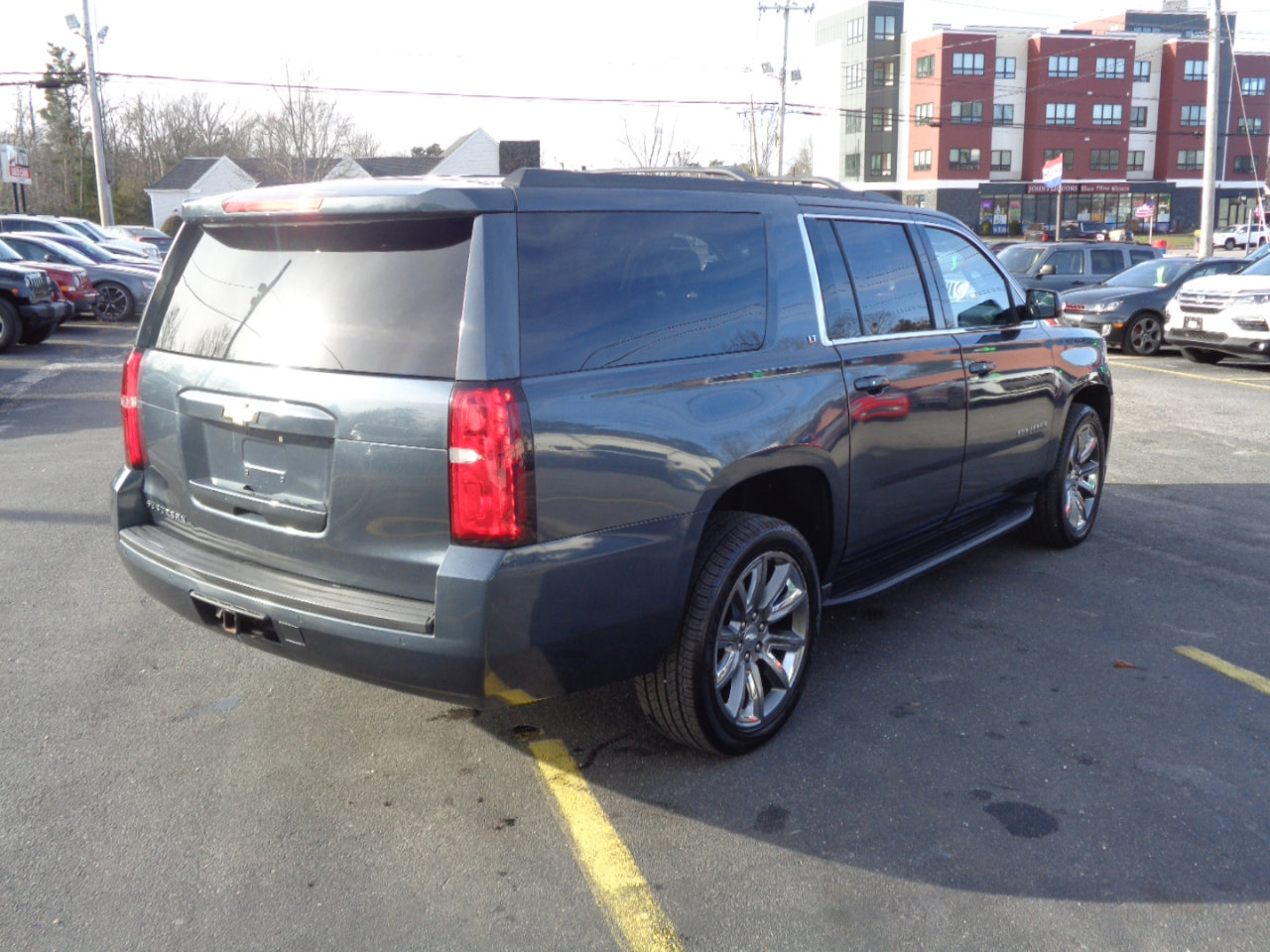 Used 2019 Chevrolet Suburban LT w/ Luxury Package image 12