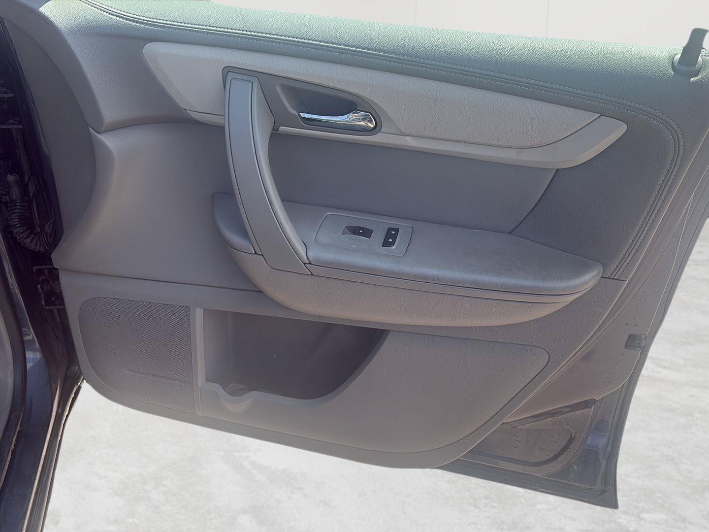 Used 2013 Chevrolet Traverse LS FWD image 30