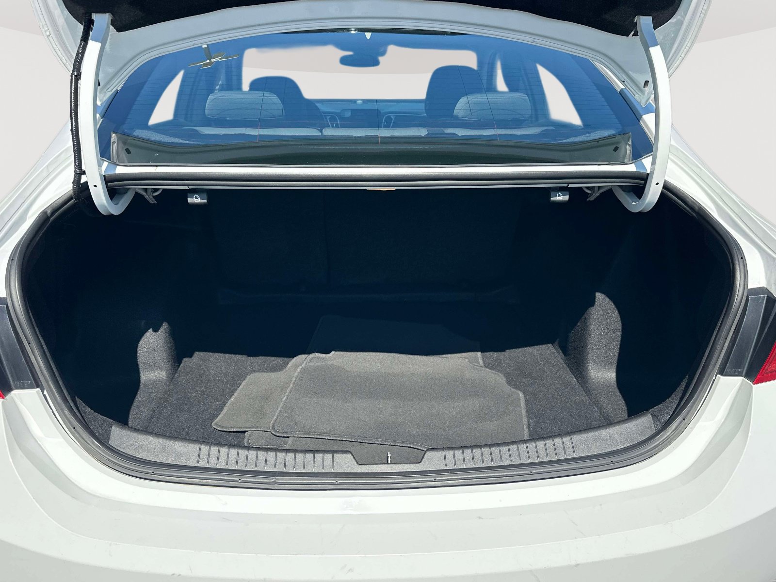 Used 2023 Chevrolet Malibu LT FWD image 32