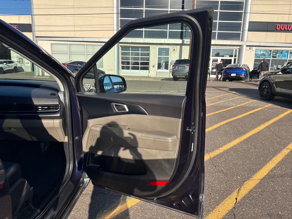 Certified 2025 Kia Carnival image 35