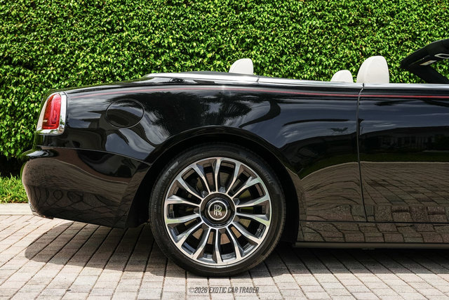Used 2019 Rolls-Royce Dawn RWD image 10