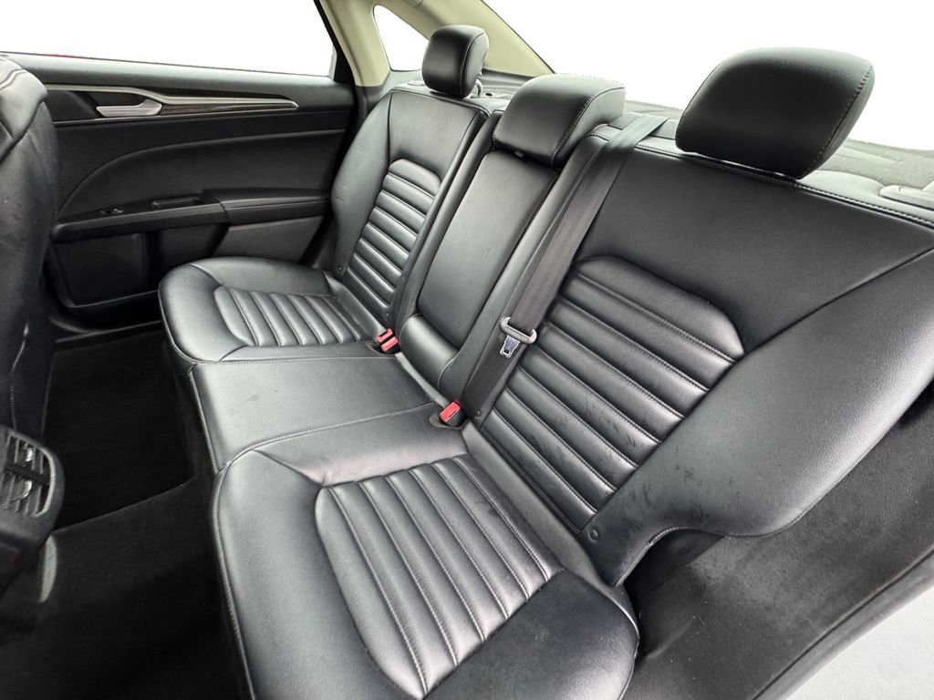 Used 2019 Ford Fusion SEL image 16