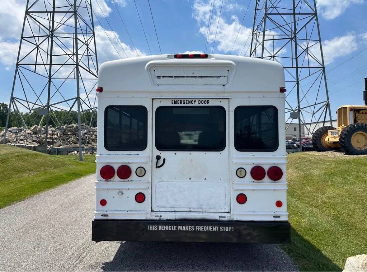Used 2009 Chevrolet Express 3500 RWD image 8