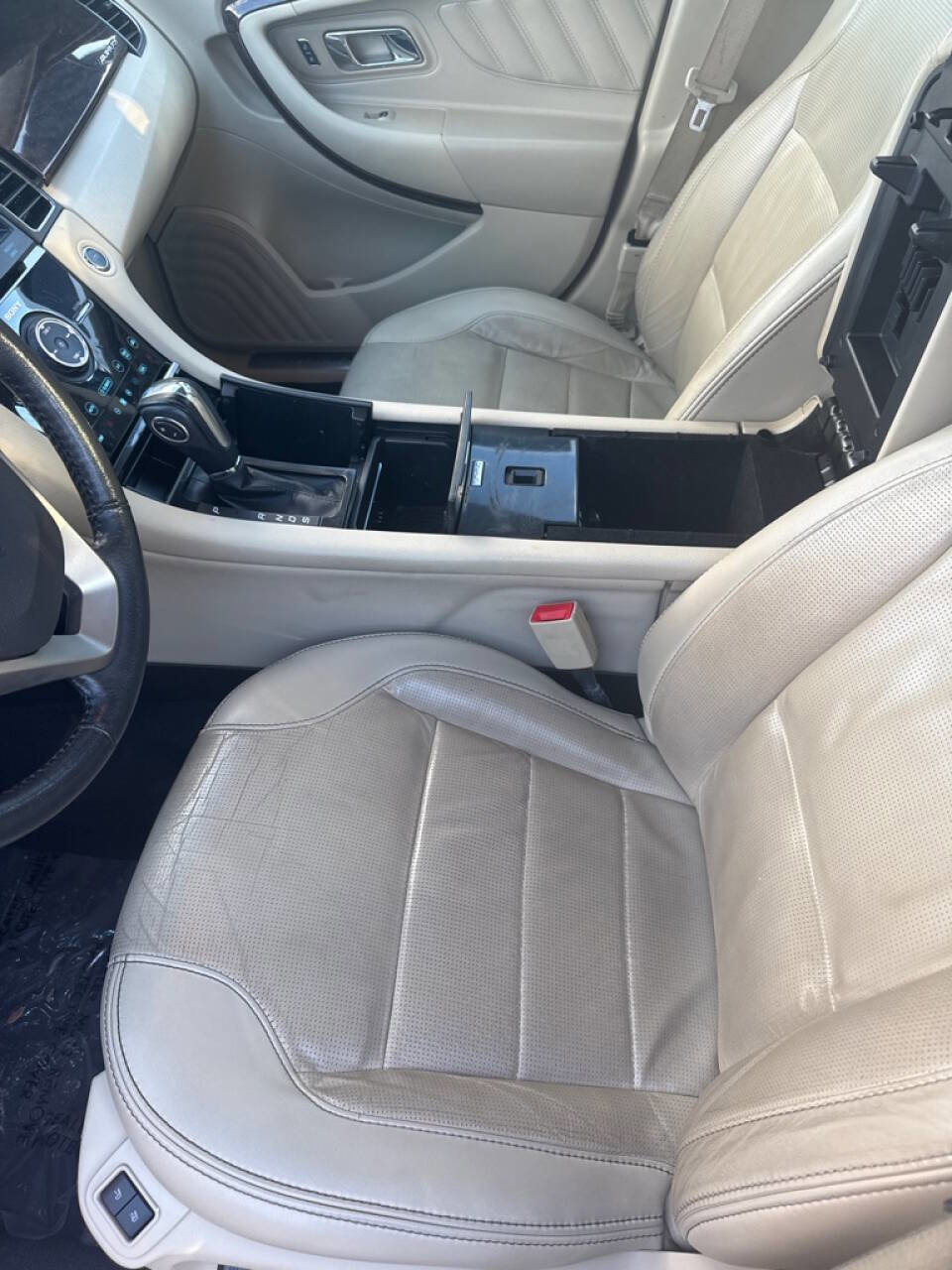Used 2019 Ford Taurus Limited FWD image 3