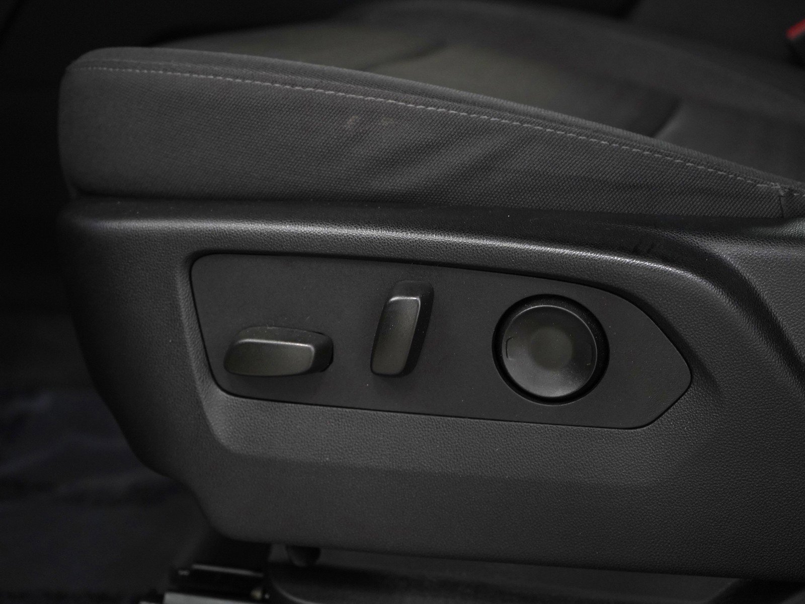 Used 2024 GMC Yukon SLE image 29