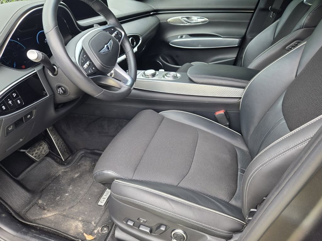 Used 2024 Genesis GV70 2.5T w/ Sport Prestige Package AWD/4WD image 10