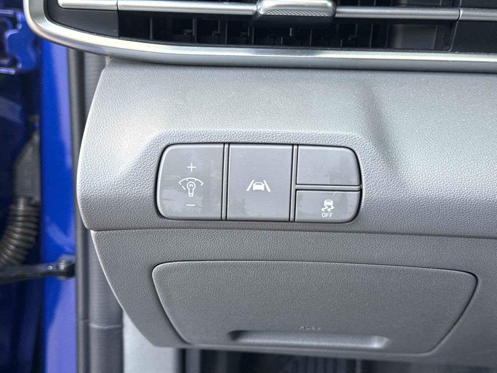 Used 2023 Hyundai Elantra SEL w/ Cargo Package image 29