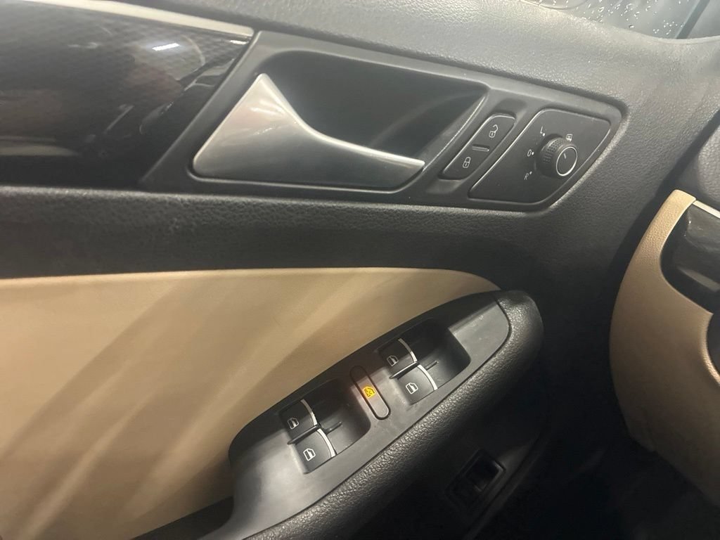 Used 2017 Volkswagen Jetta SEL FWD image 18
