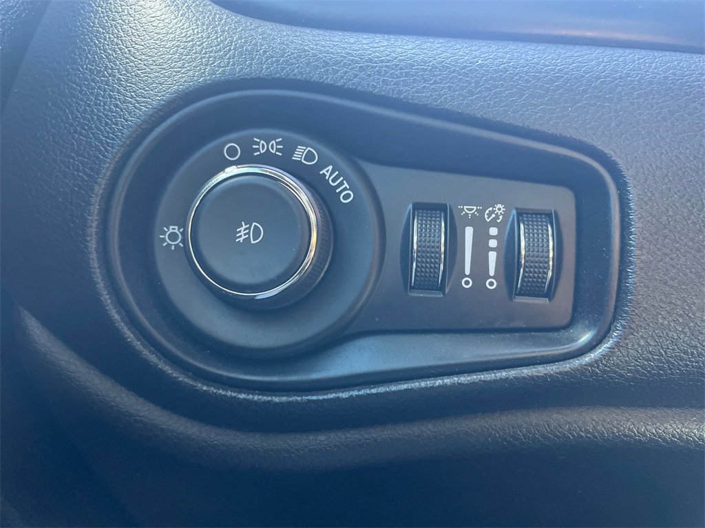 Used 2021 Jeep Renegade Latitude image 26