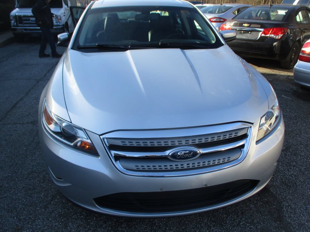 Used 2011 Ford Taurus SEL w/ 201A Rapid Spec Order Code AWD/4WD image 2