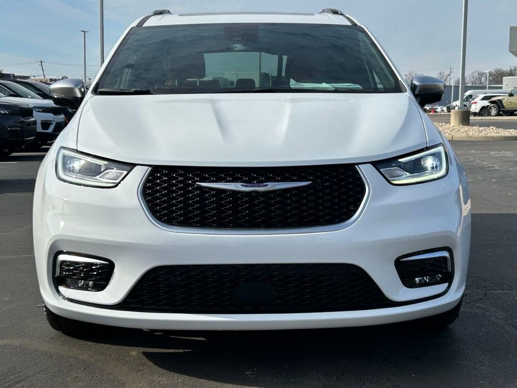 New 2026 Chrysler Pacifica Pinnacle image 2