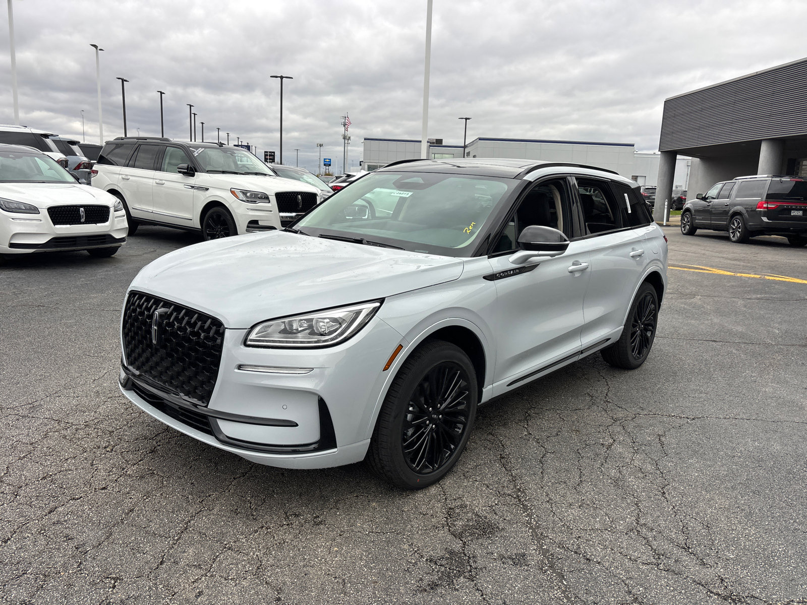 New 2026 Lincoln Corsair Reserve w/ Jet Appearance Package image 3