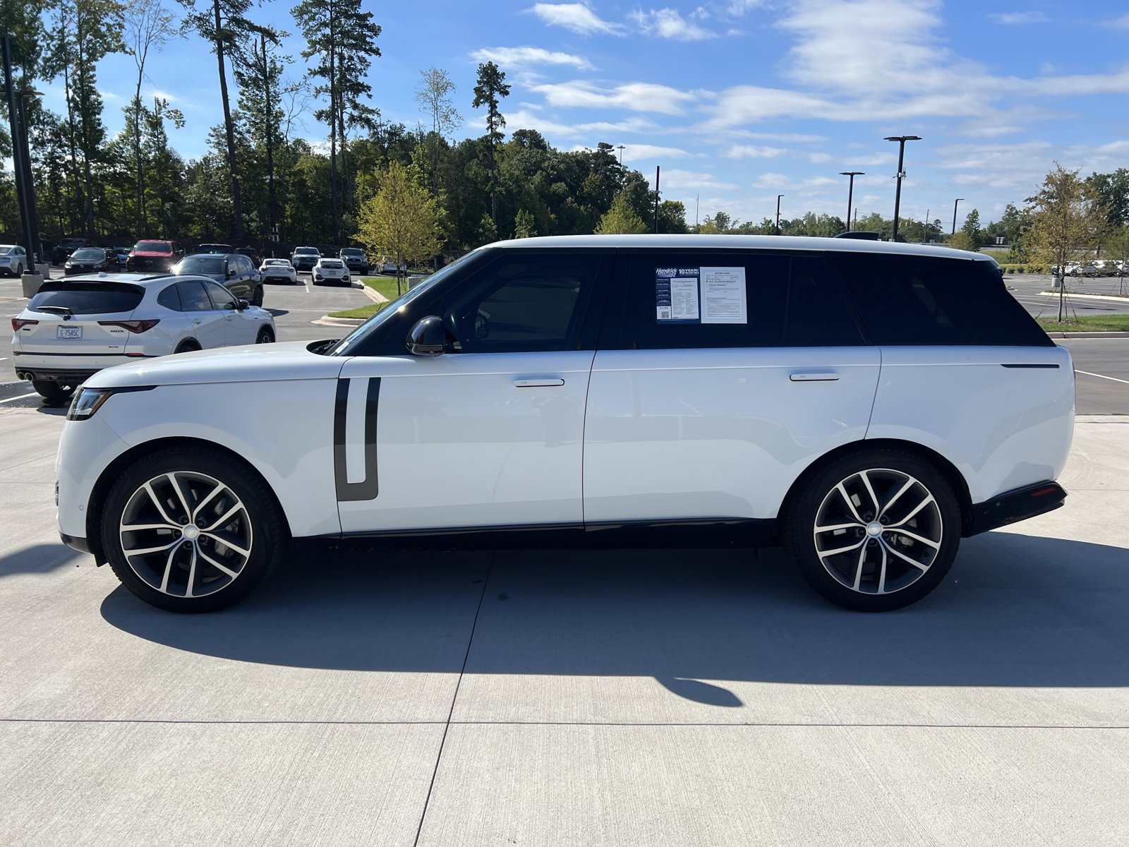 Used 2024 Land Rover Range Rover Long Wheelbase SE AWD/4WD image 5
