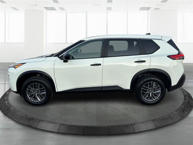 Used 2023 Nissan Rogue S image 5