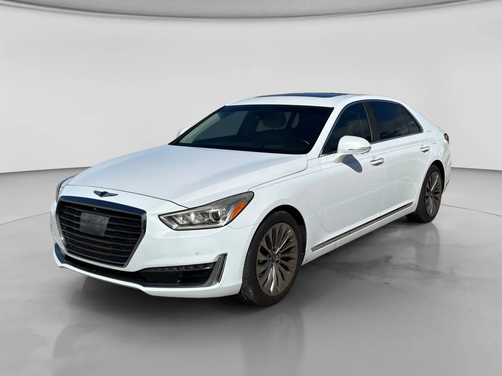 Used 2018 Genesis G90 3.3T Premium RWD image 1