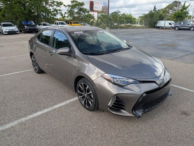 Used 2017 Toyota Corolla SE w/ SE Premium Package FWD image 3