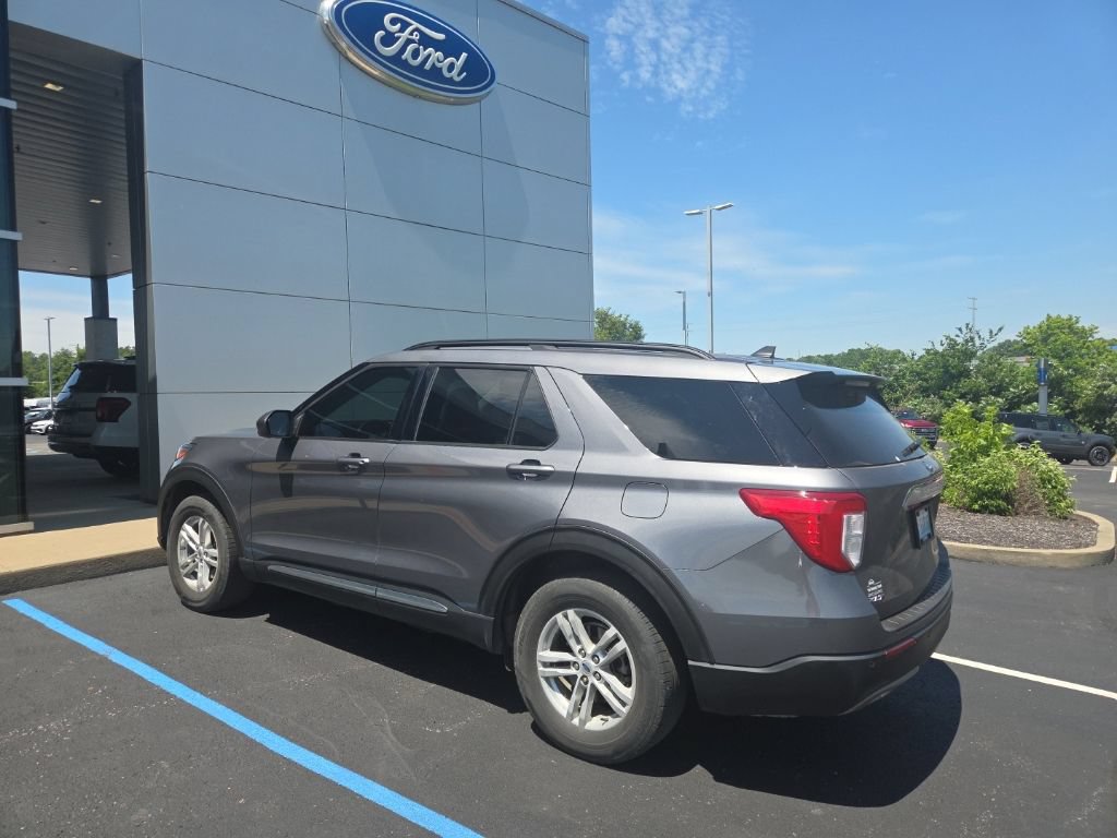 Used 2021 Ford Explorer XLT w/ Equipment Group 202A AWD/4WD image 4