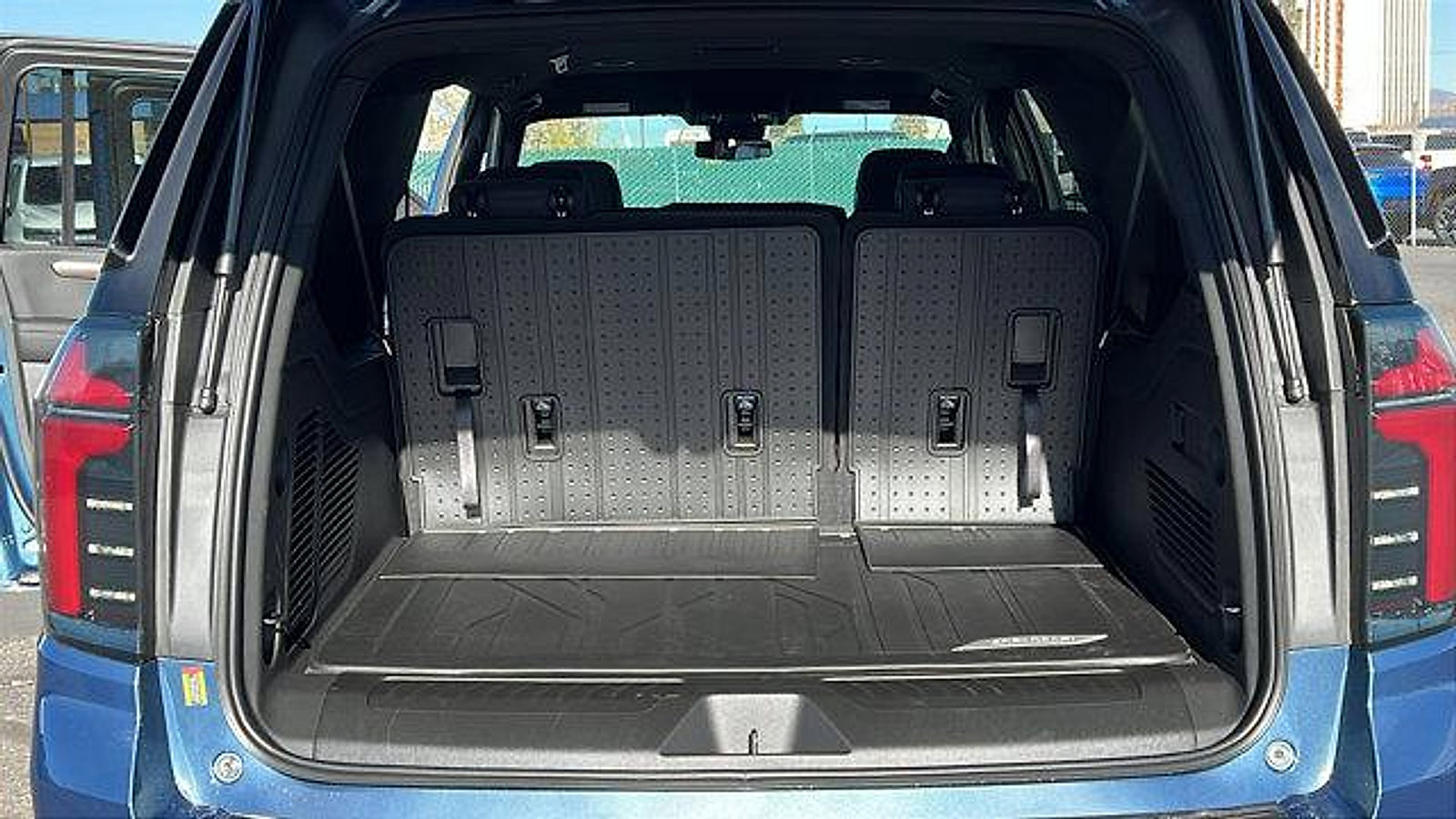 New 2026 Chevrolet Suburban LS image 12