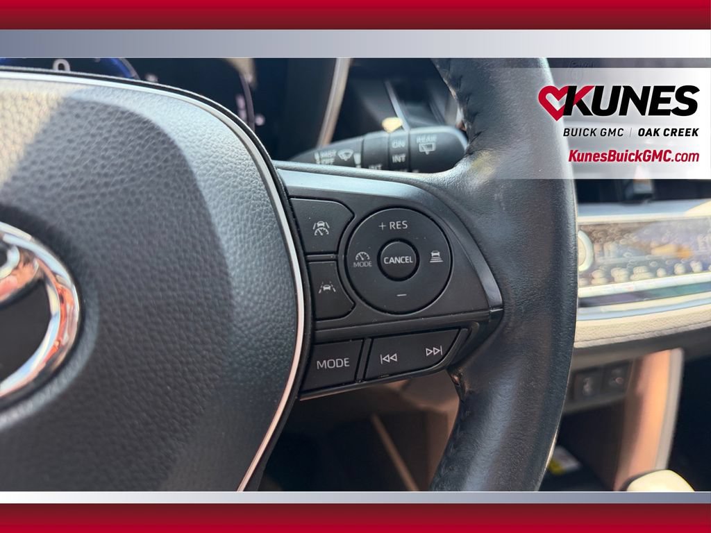 Used 2023 Toyota Corolla Cross XLE w/ Convenience Package AWD/4WD image 18