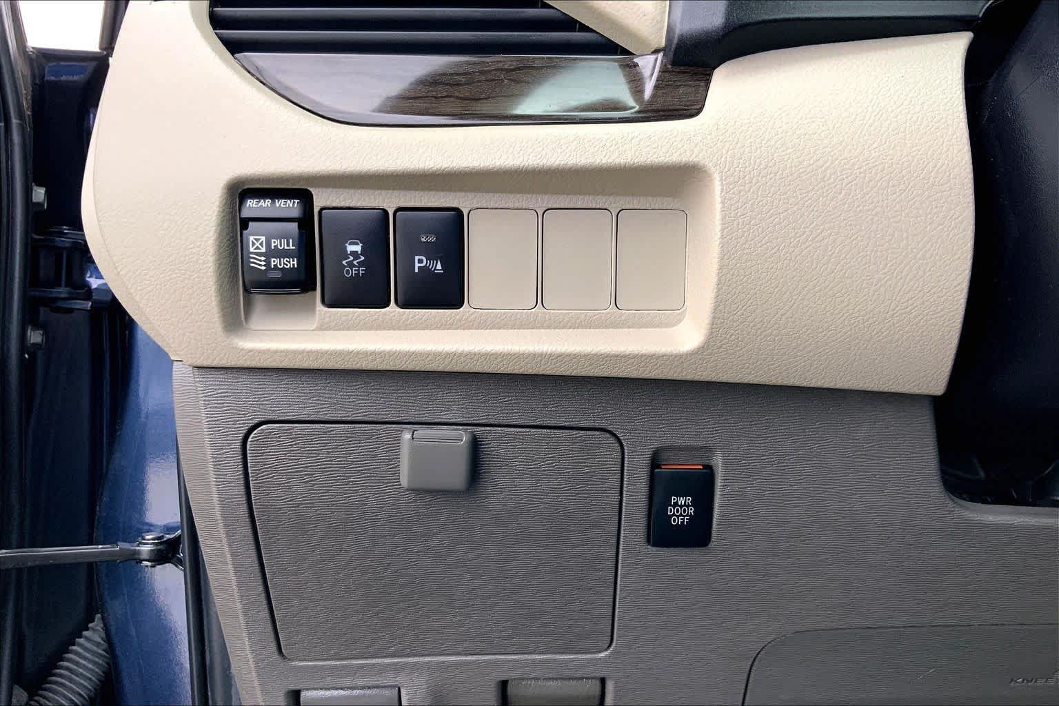 Used 2020 Toyota Sienna XLE Premium FWD image 33