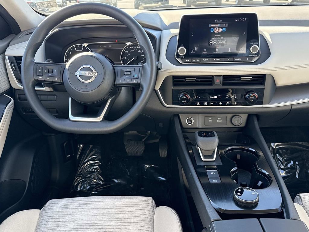 Used 2023 Nissan Rogue SV AWD/4WD image 3