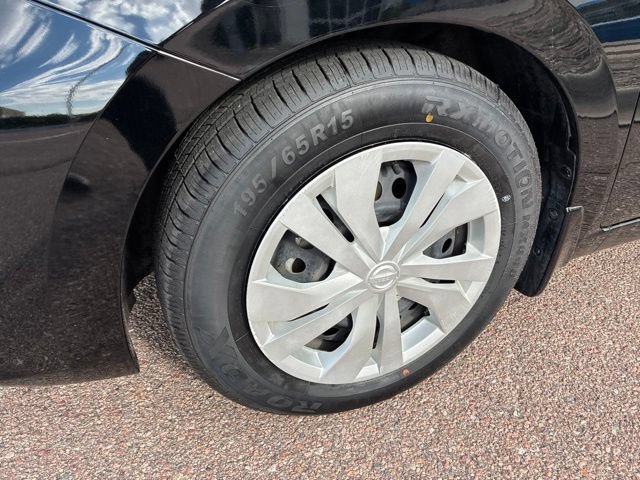 Used 2023 Nissan Versa S w/ Trunk Package FWD image 4