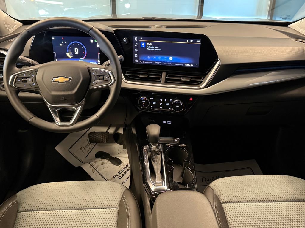 Used 2025 Chevrolet Trax LT w/ LT Convenience Package FWD image 9
