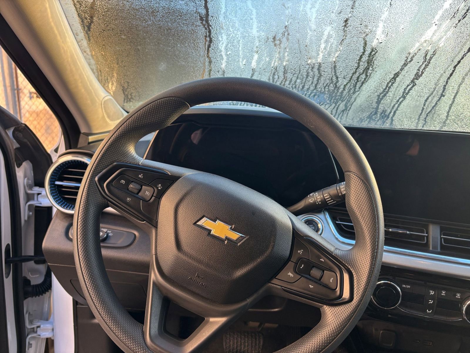 Used 2025 Chevrolet Trax LT image 34