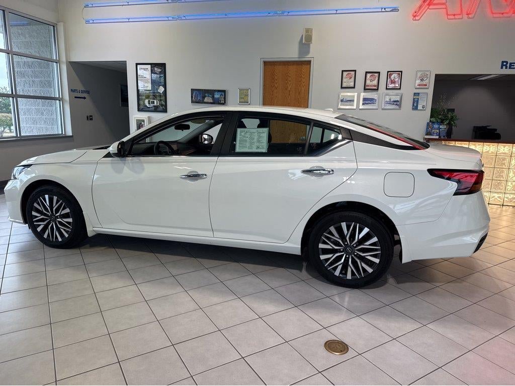 Used 2023 Nissan Altima 2.5 SV AWD/4WD image 10