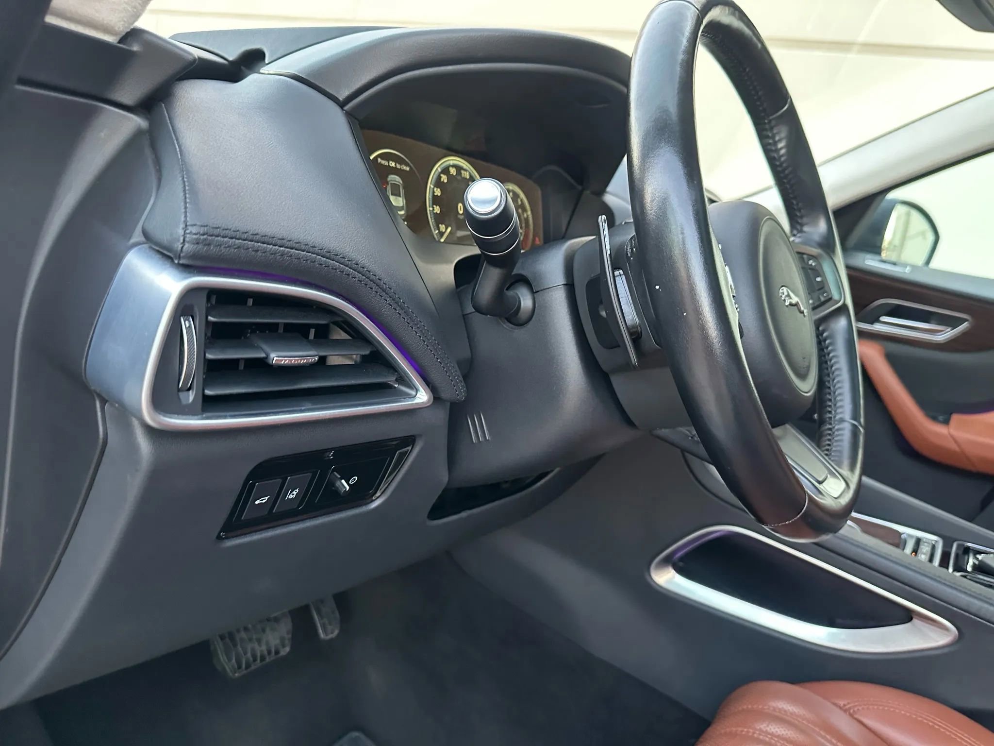 Used 2018 Jaguar F-PACE Portfolio image 36
