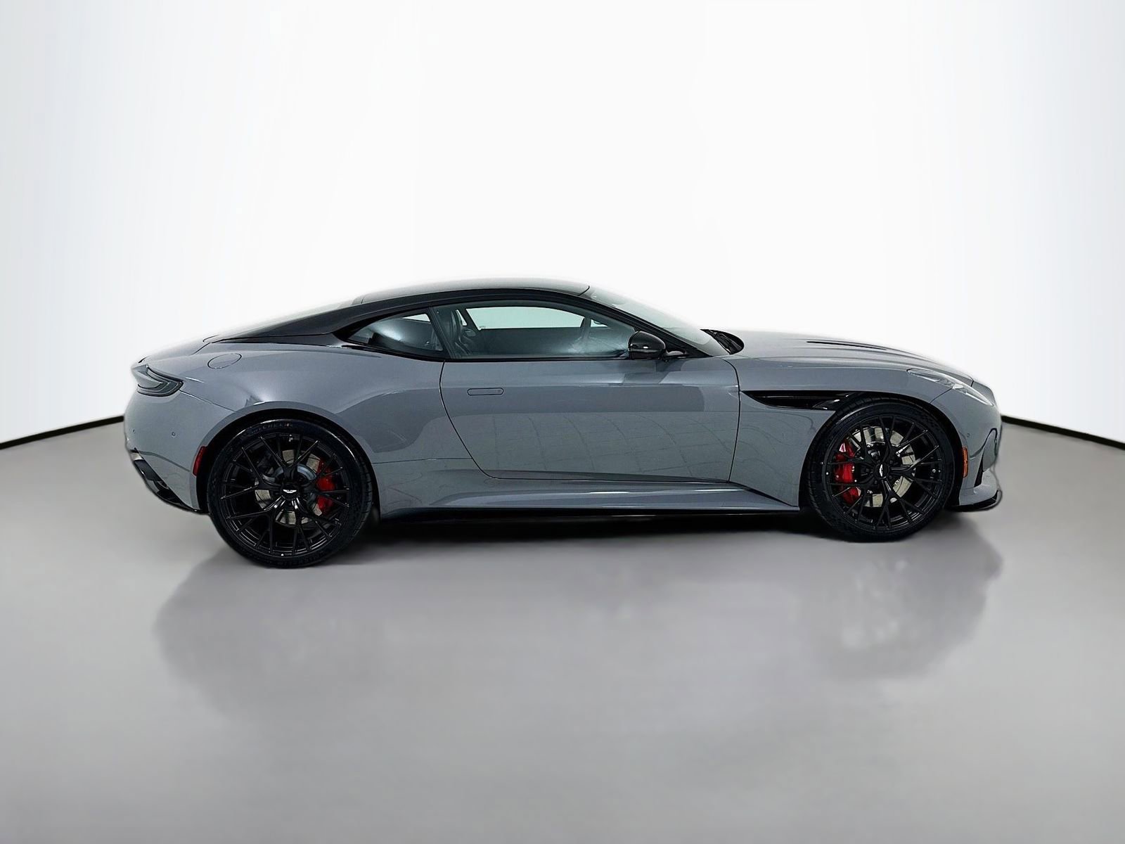Used 2025 Aston Martin DB12 Coupe RWD image 8