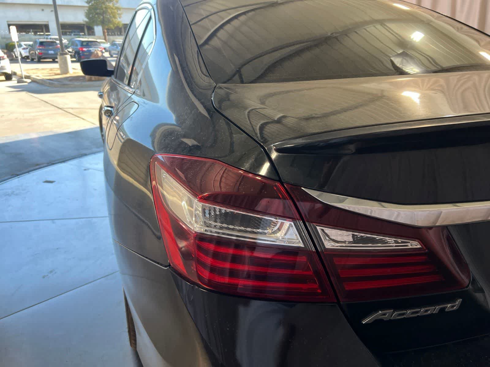 Used 2017 Honda Accord Sport image 10