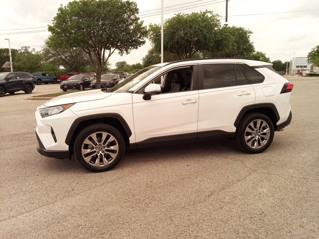 Used 2020 Toyota RAV4 XLE Premium image 8